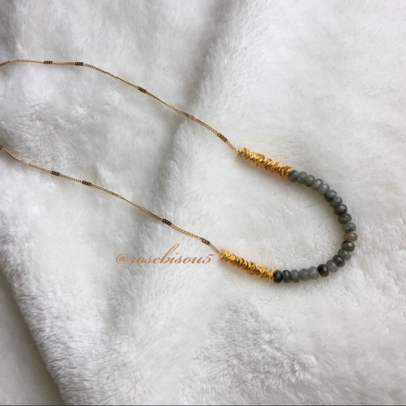 ✨Delicate Labradorite + 24K Gold Ruffle Necklace - Picture 6 of 8
